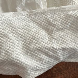 Pottery Barn queen dust ruffle white quilted as is-see pic
